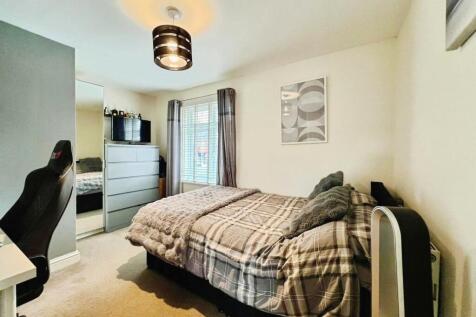 pbox-bedroom-320463.JPG