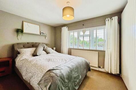 pbox-bedroom-320463.JPG