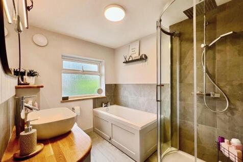 pbox-bathroom-320463.JPG