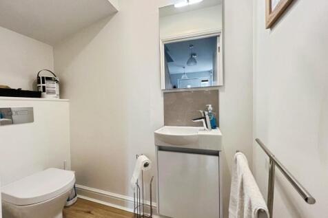 pbox-bathroom-325346.jpg