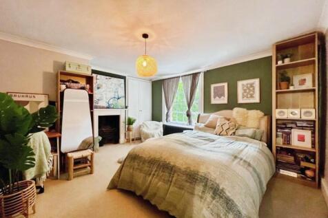 pbox-bedroom-331082.jpg