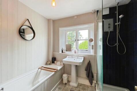 pbox-bathroom-331082.jpg