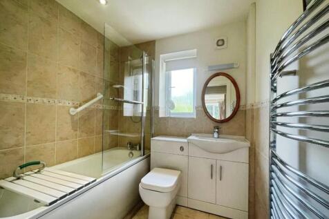 pbox-bathroom-325258.JPG