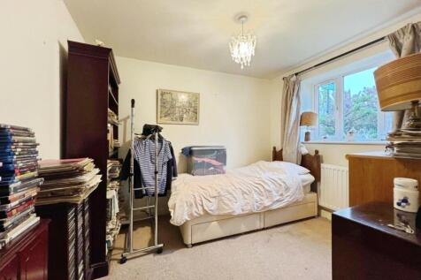 pbox-bedroom-325258.jpg