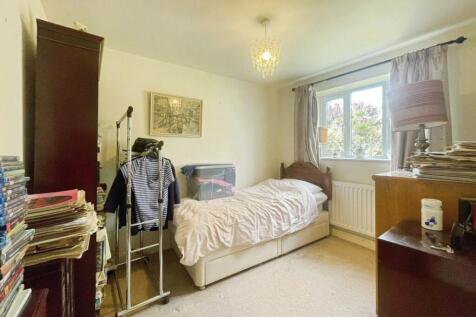 pbox-bedroom-325258.JPG