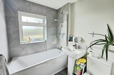 pbox-bathroom-332491.JPG