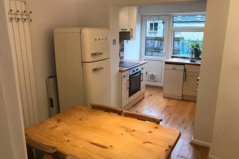 3 Churchhill Way - Kitchen.JPG