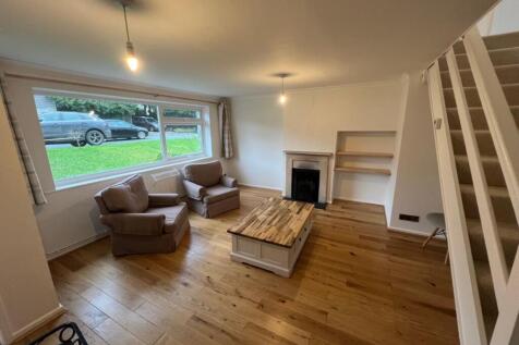 3 Churchhill Way - Lounge.JPG
