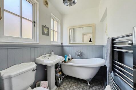pbox-bathroom-333910.jpg