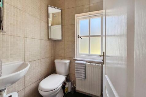 pbox-bathroom-333910.jpg