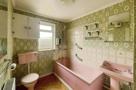 pbox-bathroom-329903.jpg