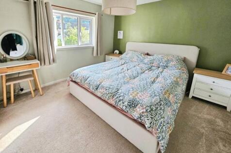 pbox-bedroom-340273.JPG