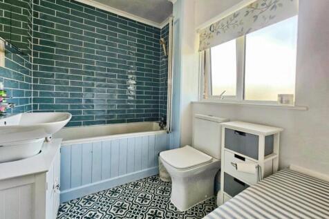 pbox-bathroom-340273.JPG