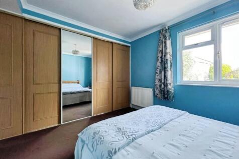 pbox-bedroom-344492.JPG