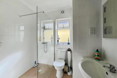 pbox-bathroom-344492.JPG