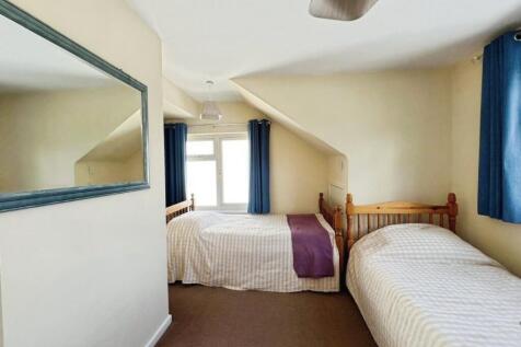 pbox-bedroom-344492.JPG