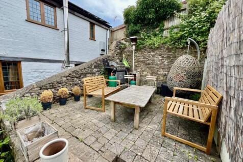 Hill Court - Garden 2..jpg