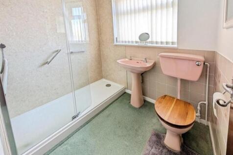pbox-bathroom-322398.jpg