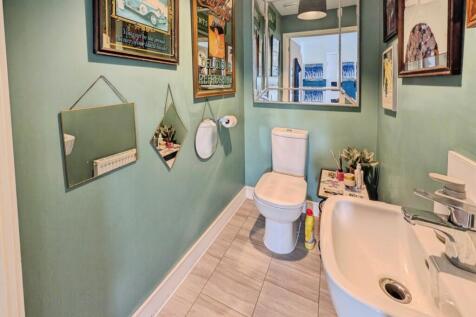 pbox-bathroom-326460.jpg