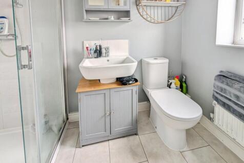 pbox-bathroom-326460.jpg