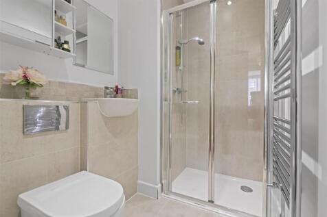 Ensuite to Master Bedroom