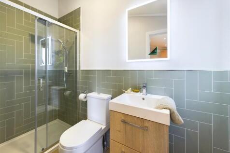 H4 Standard Ensuite.jpg