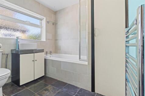 Family Bathroom/WC