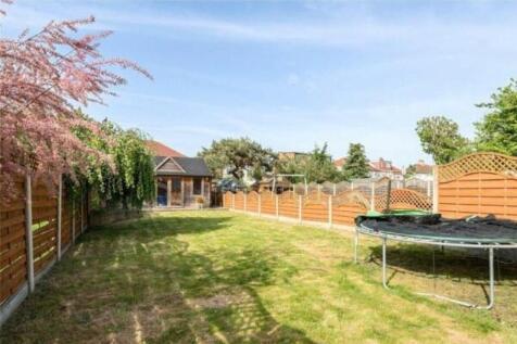42 Orchard Close - 3.jpg