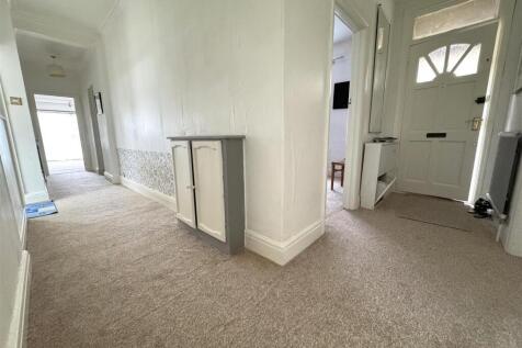 Entrance Hallway &#39;L&#39; Shape