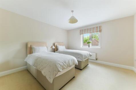YEW TREE CLOSE, 4- (10).jpg