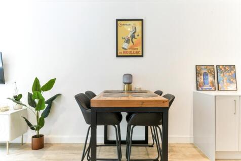 AURORA HOUSE, FLAT (5).jpg