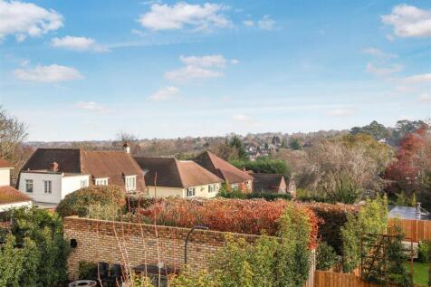 1578342896 - 5 Amberwood Grove -1.jpg