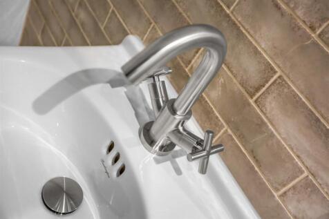 1578342896 - 5 Amberwood Grove -14.jpg