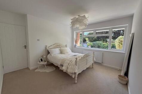 b987c3b9-0b5c-445...