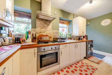 1370659-5-68f0fbb...