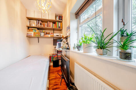 1370659-4-68f0fba...