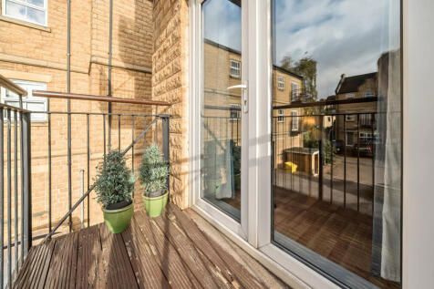 1372375-6-68fb4e1...