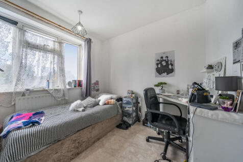 1373200-4-68ff855...