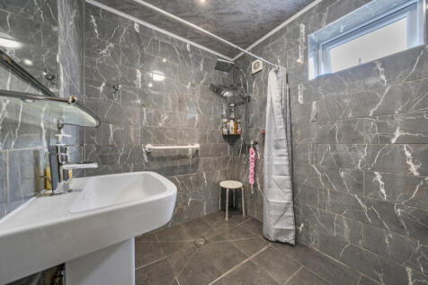 1372912-10-68fa5c...