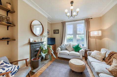 1374450-7-690492b...