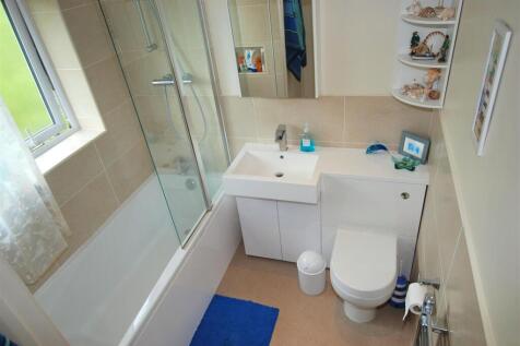 Family bathroom.jpg