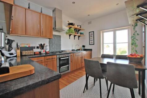 Kitchen 1.jpg