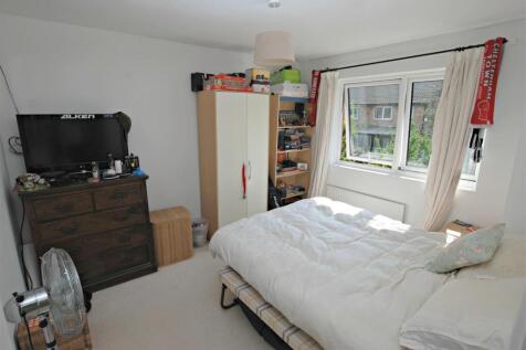 Bedroom 1.jpg