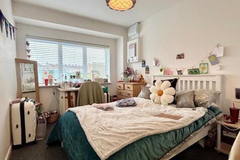 Ground Floor Bedroom (En-Suite)