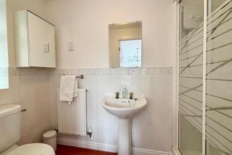 En-Suite To Bedroom 1