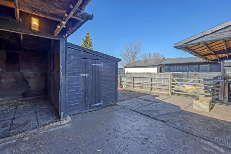 Stables /Yard
