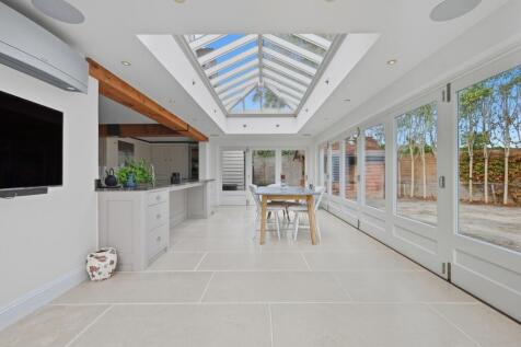 Kitchen/Diner/Orange