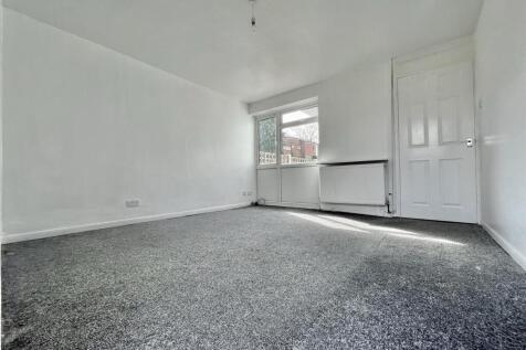 141 Blackden Walk Livingroom.jpeg