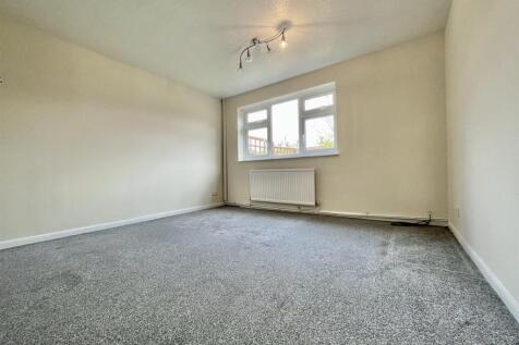 141 Blackden Walk Bedroom 1.jpeg