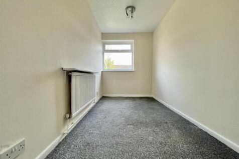 141 Blackden Walk Bedroom 2.jpeg